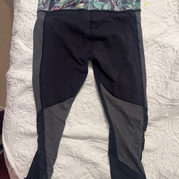 Lululemon leggings size 6 - Picture 2 of 2